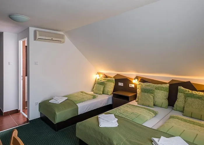 Babi - Babi Vendeghaz 3* Balatonfured